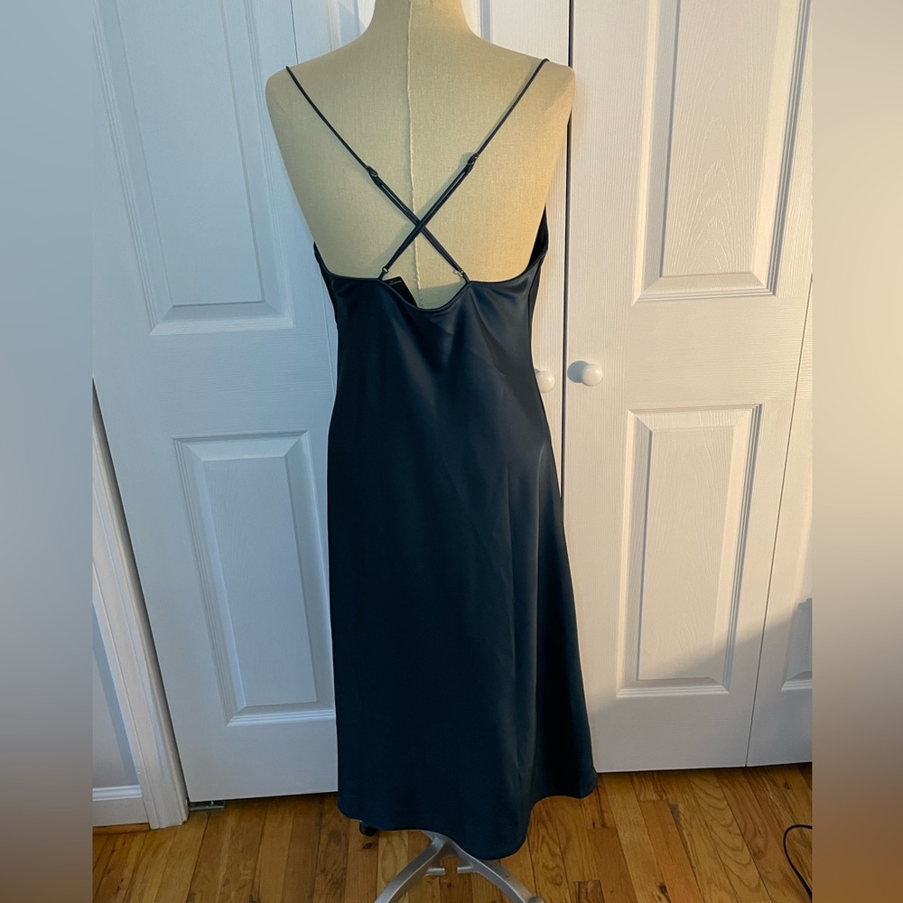 Banana Republic Factory
Midi Slip Dress
M Petite | Luxury Teal - Picture 4 of 5